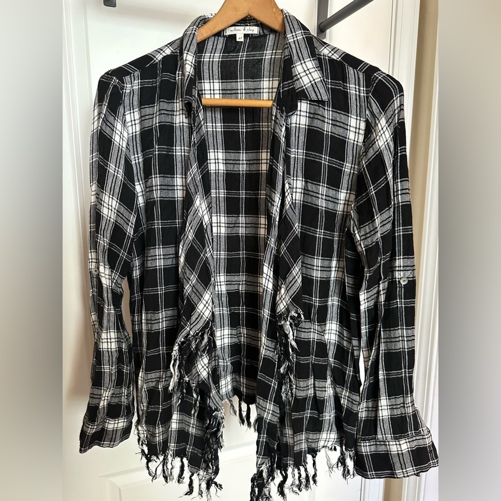 Women’s flannel plaid draped long sleeve shirt with fringe details. Med